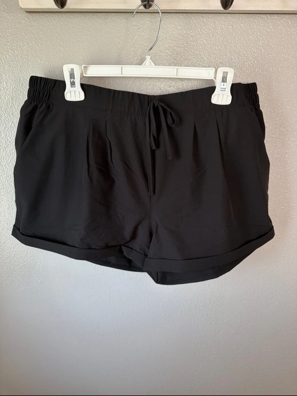 Zyia Shorts - Picture 1 of 4